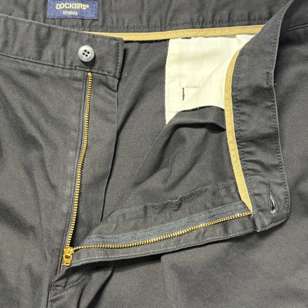 Dockers Mens 42x30 Black Pleated Chinos‎ Stretch Cotton Straight Leg Pants